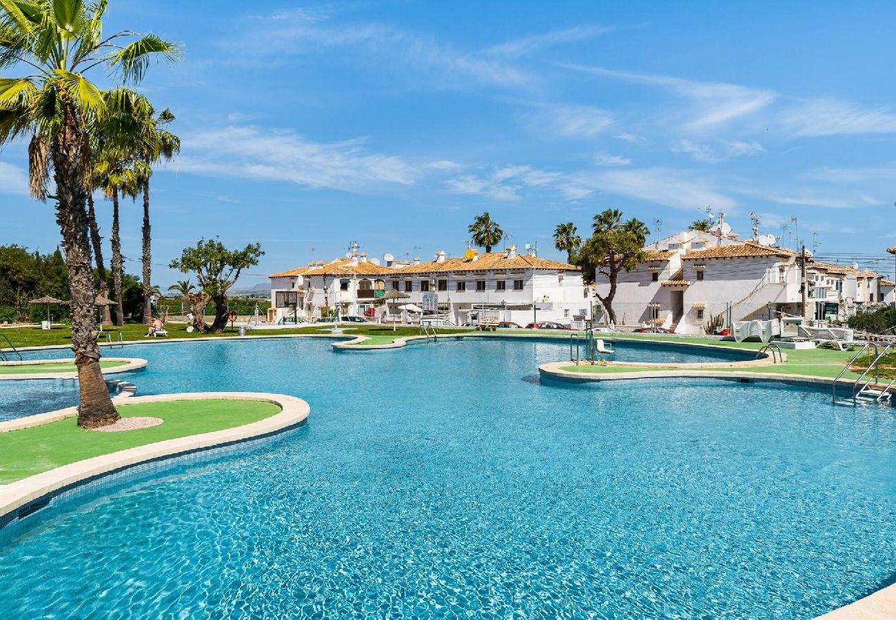Apartamento en Torrevieja - 🅃 Lago Jardín 98 - Bungalow