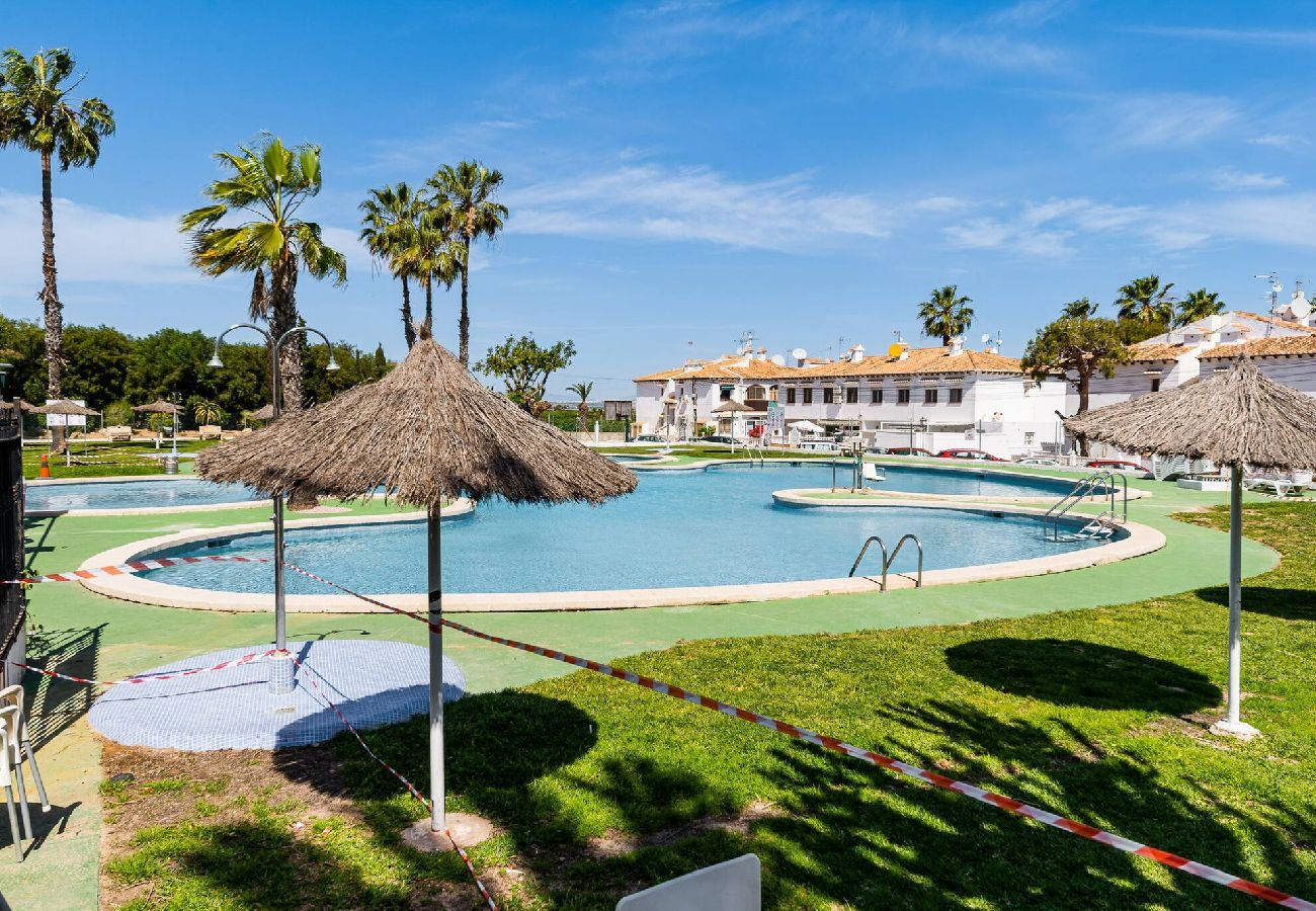 Apartamento en Torrevieja - 🅃 Lago Jardín 98 - Bungalow