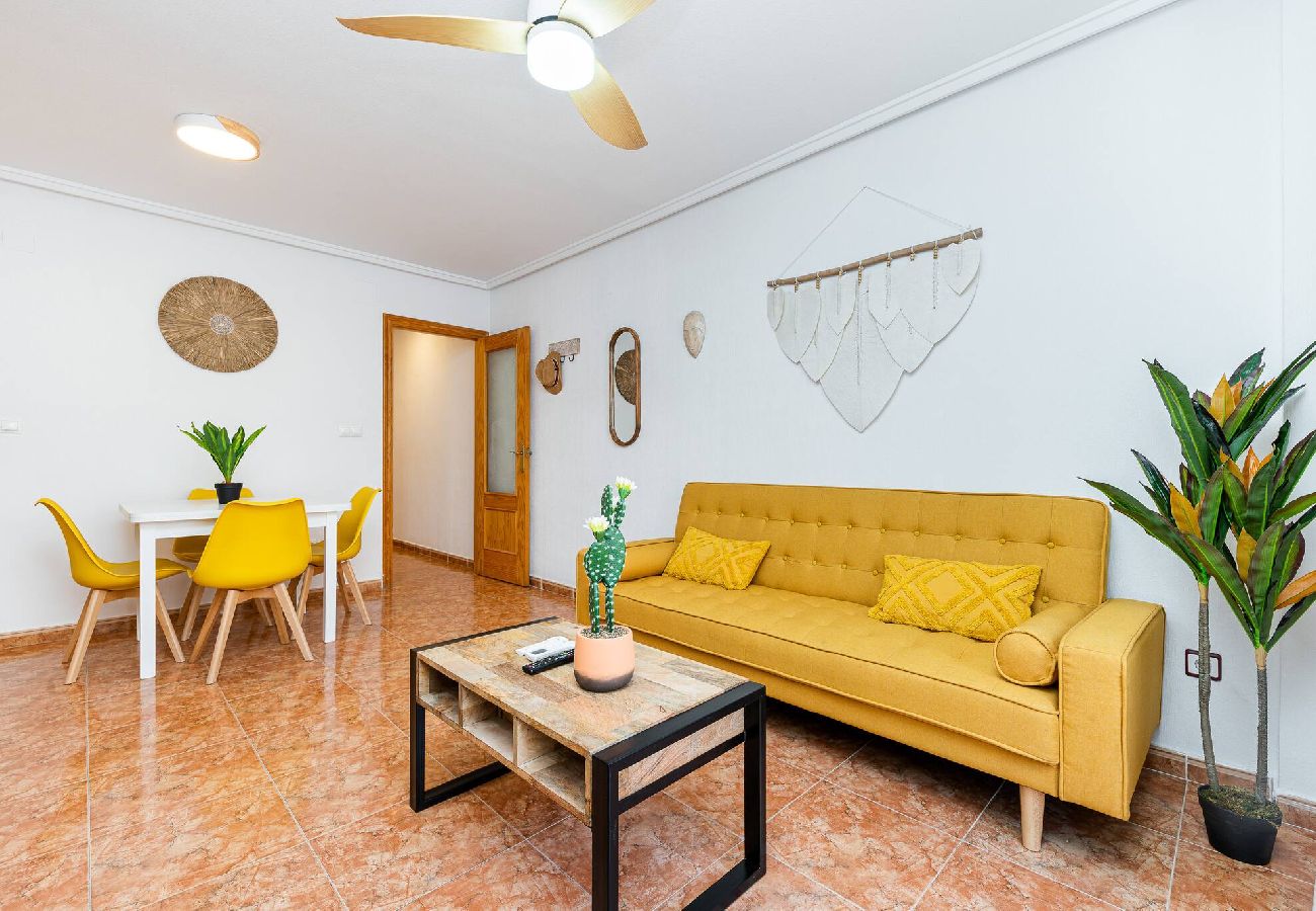 Apartamento en Torrevieja - 🅃 Loma 40