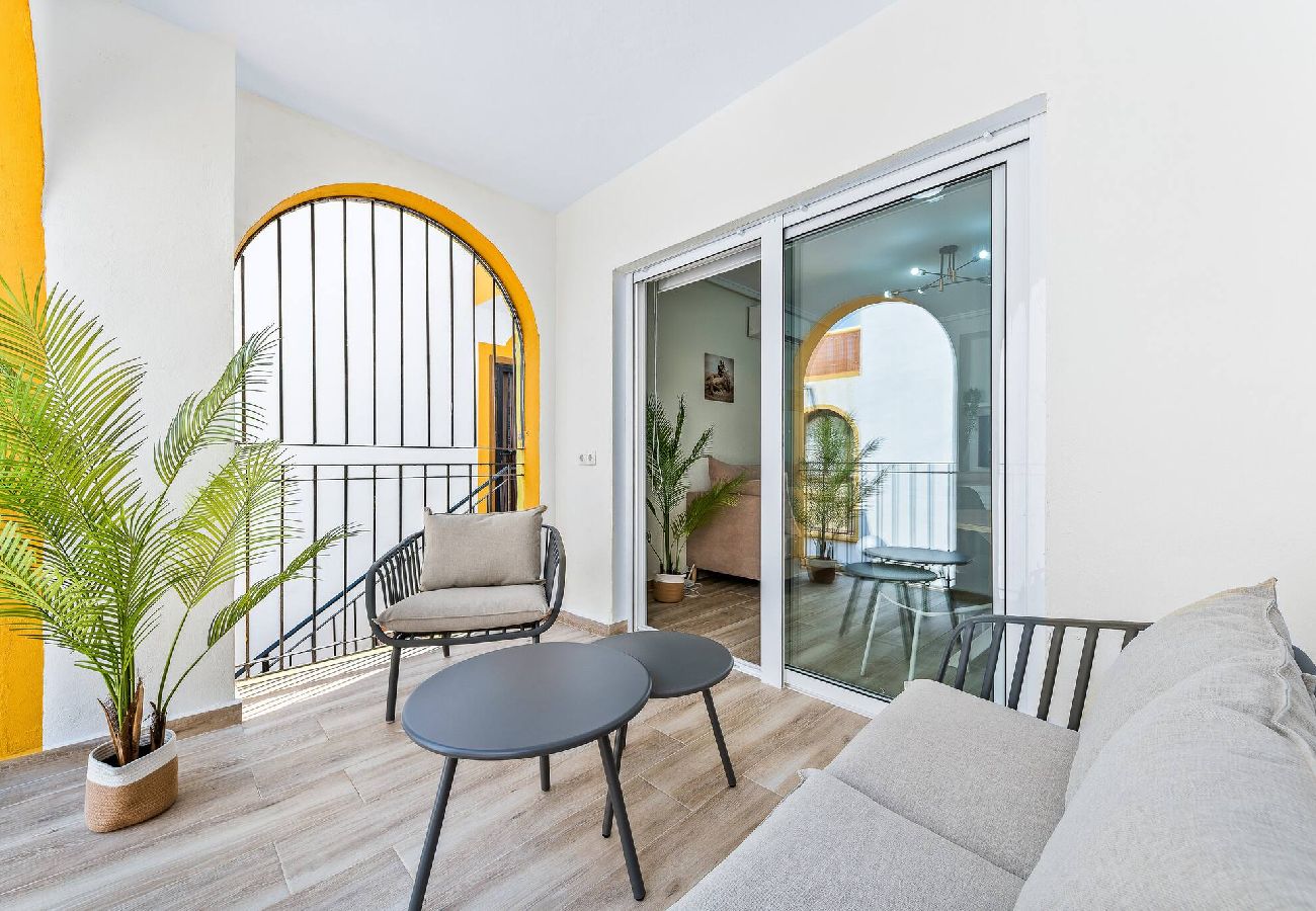 Apartamento en Torrevieja - 🅃 Sunny Molino Retreat with Pool & Terrace