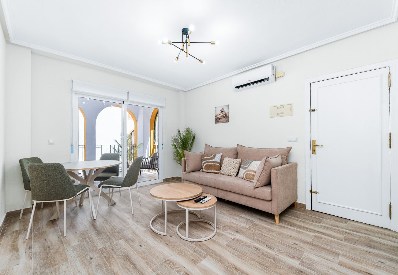 Apartamento en Torrevieja - 🅃 Sunny Molino Retreat with Pool & Terrace