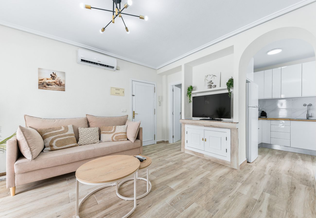 Apartamento en Torrevieja - 🅃 Sunny Molino Retreat with Pool & Terrace