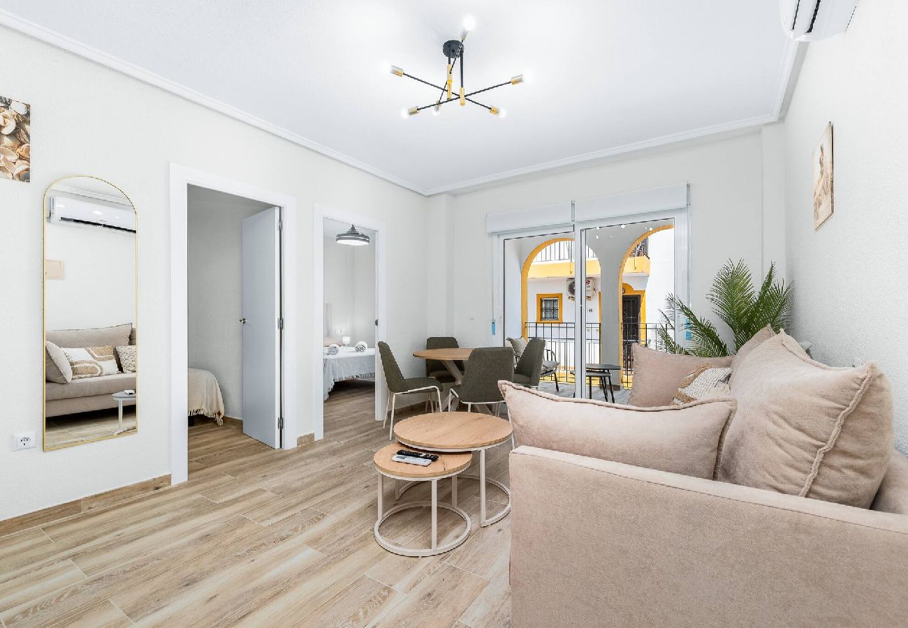 Ferienwohnung in Torrevieja - 🅃 Sunny Molino Retreat with Pool & Terrace