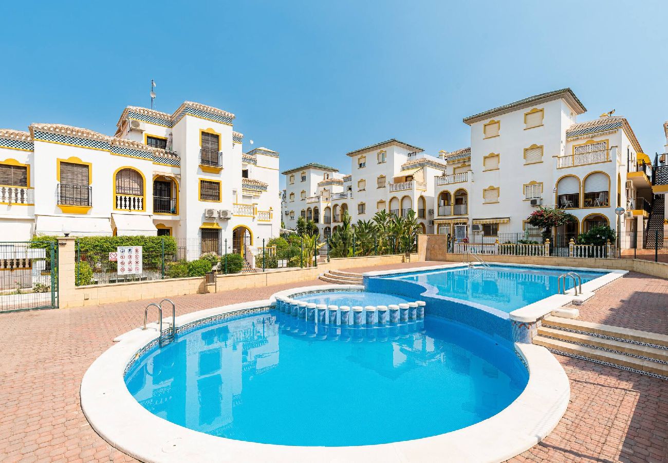 Ferienwohnung in Torrevieja - 🅃 Sunny Molino Retreat with Pool & Terrace