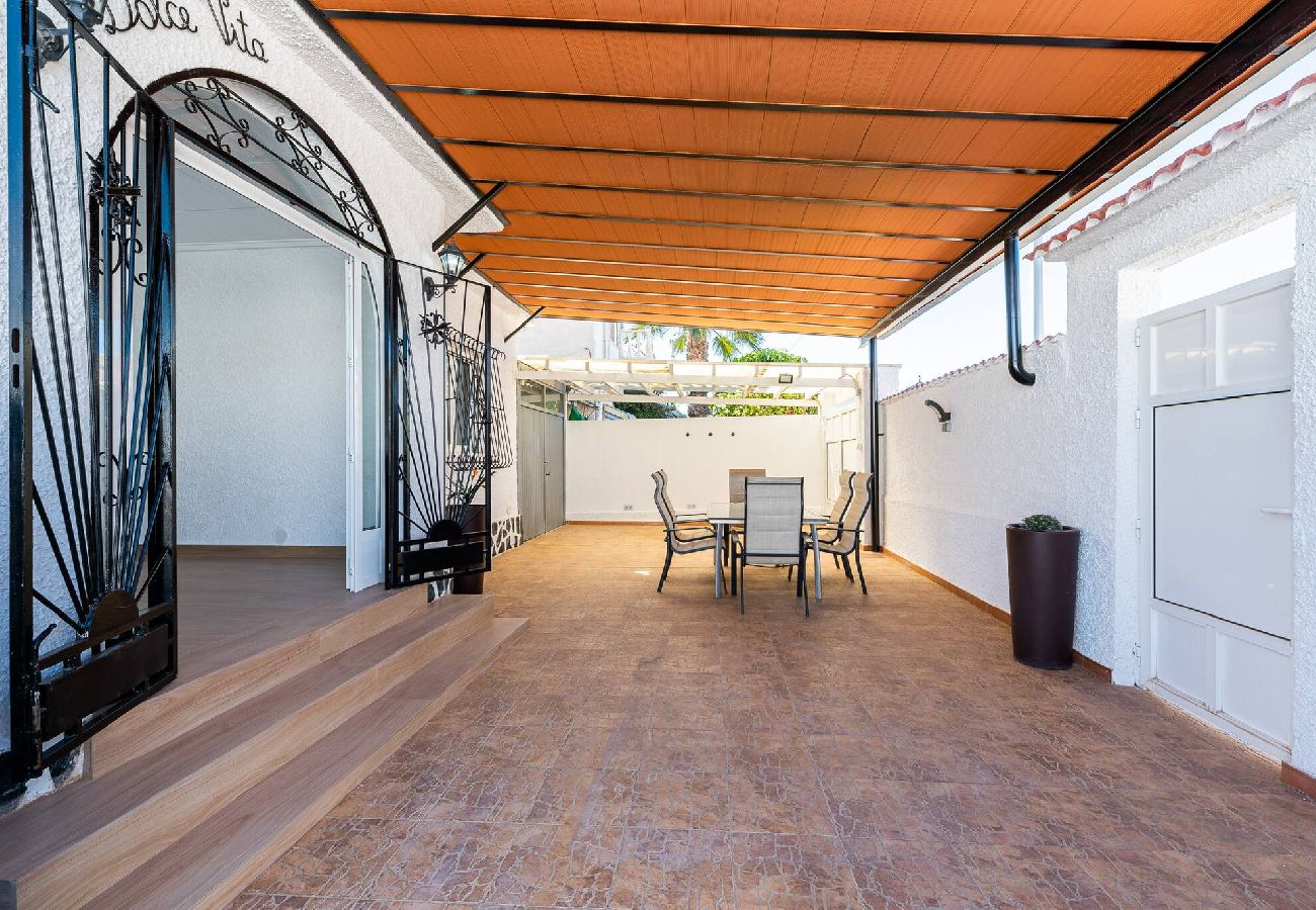 House in Pilar de la Horadada - 🅃 Chalet Queen Venecia Sunrise