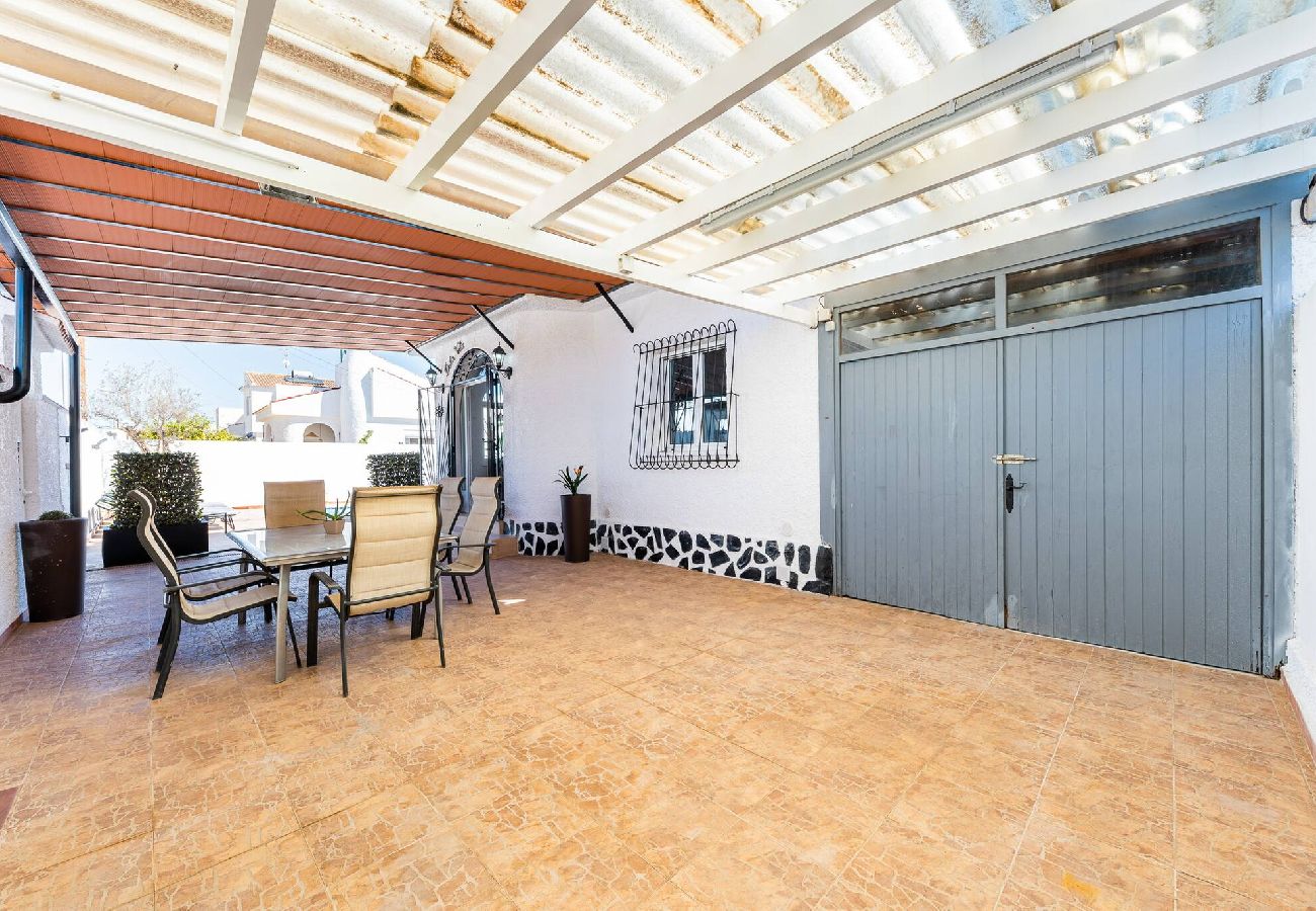 House in Pilar de la Horadada - 🅃 Chalet Queen Venecia Sunrise