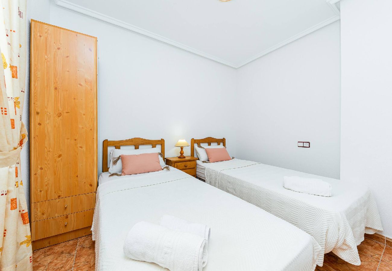 Apartment in Torrevieja - 🅃 Loma 40
