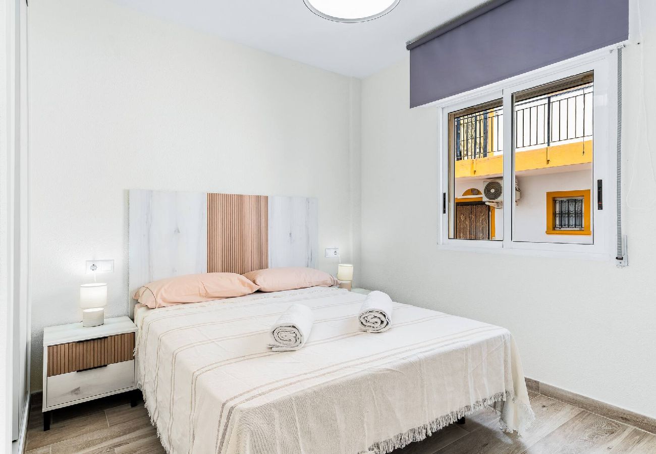 Apartment in Torrevieja - 🅃 Sunny Molino Retreat with Pool & Terrace