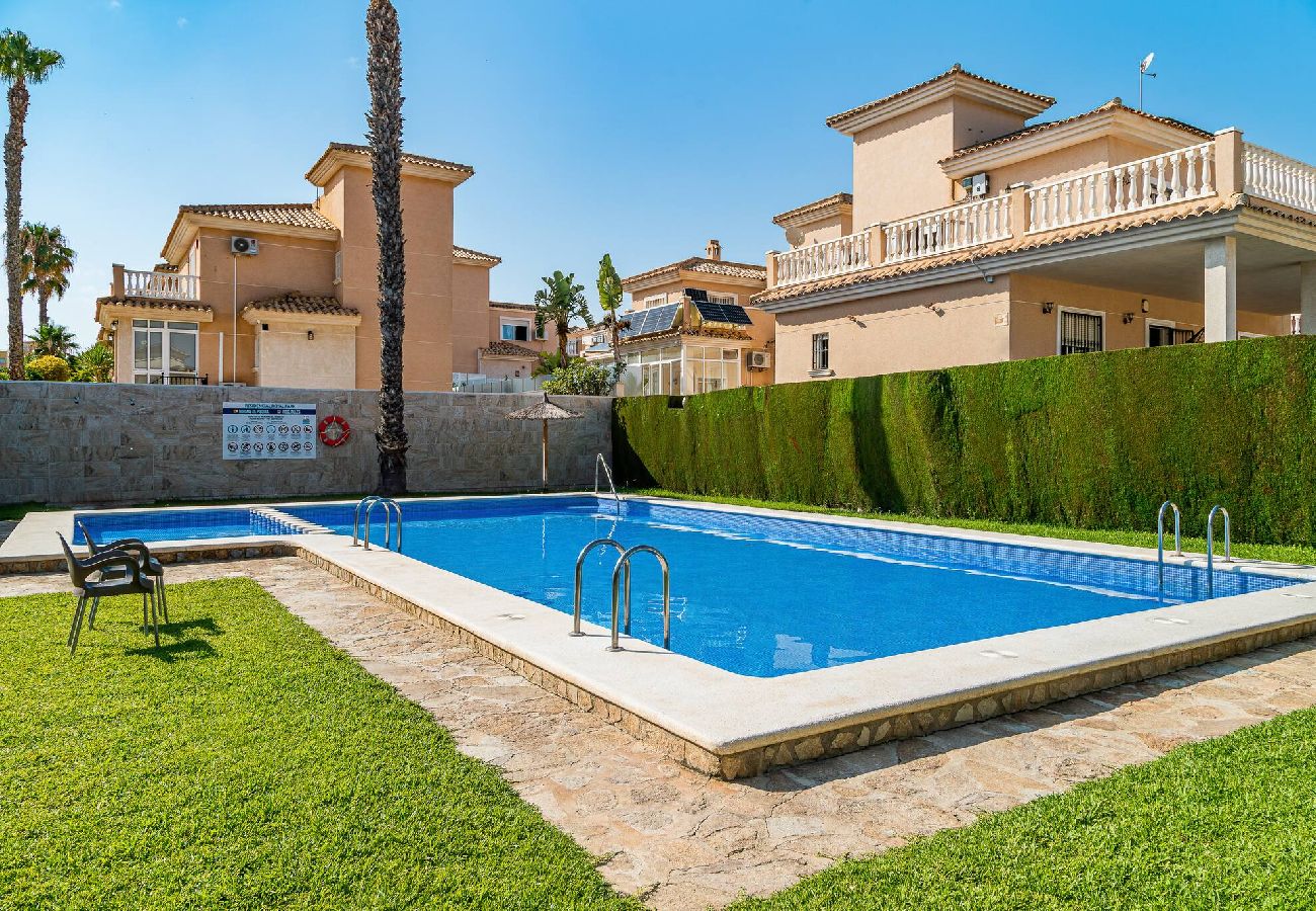 Apartment in Orihuela Costa - 🅃 Rosé Sunrise