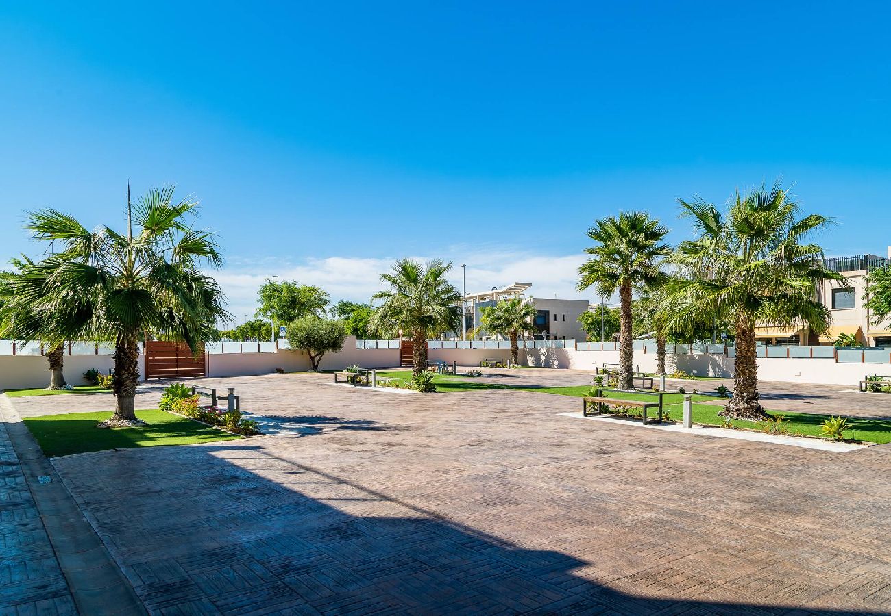 Apartment in Alicante / Alacant - 🅃 Levante Sunrise