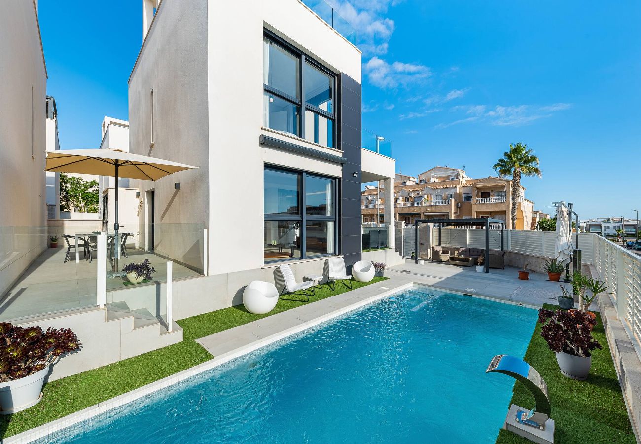 House in Orihuela Costa - 🅃 Villa Vera
