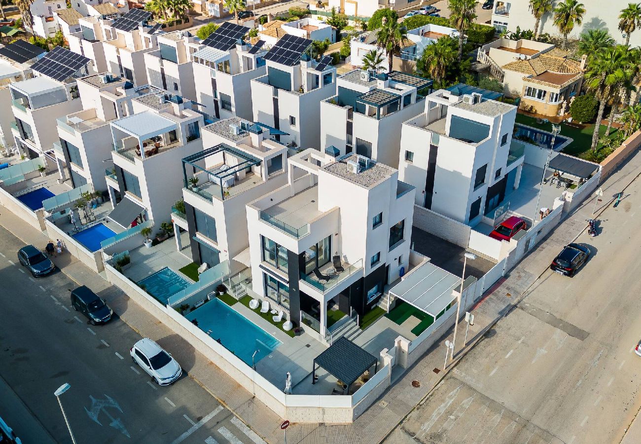 House in Orihuela Costa - 🅃 Villa Vera