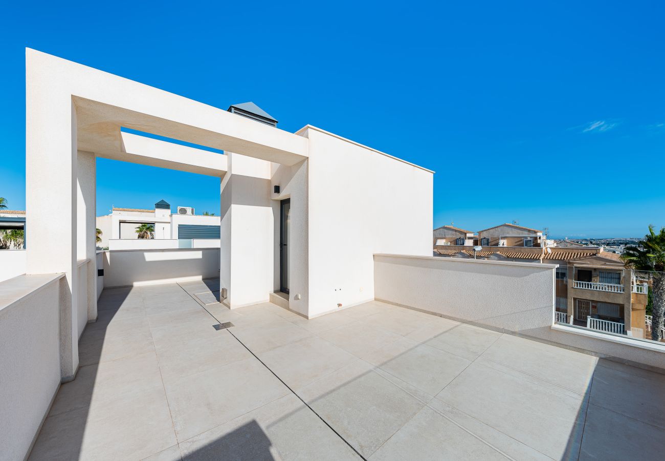 House in Orihuela Costa - 🅃 Villa Vera