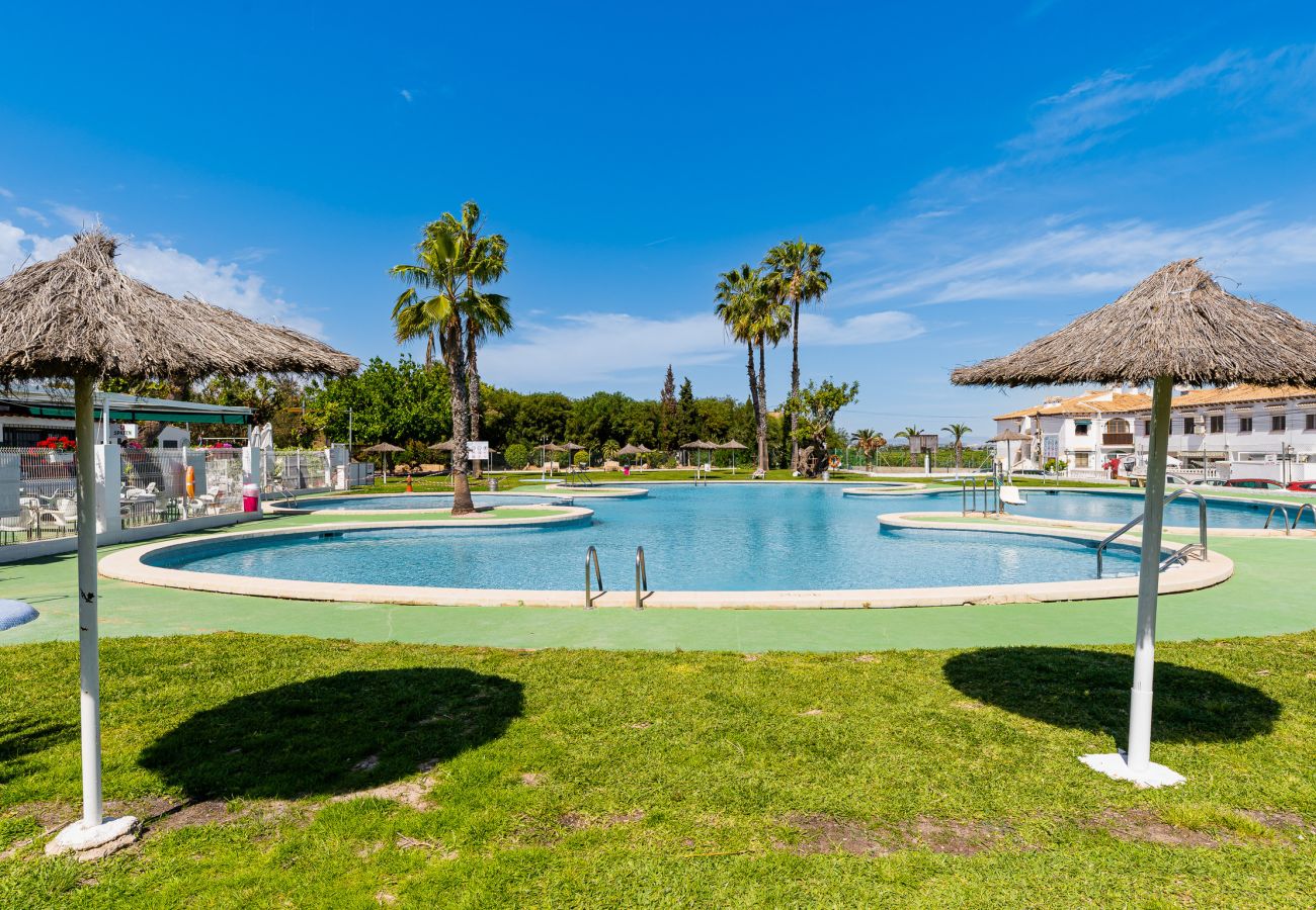 Apartment in Torrevieja - LAGO JARDÍN 55