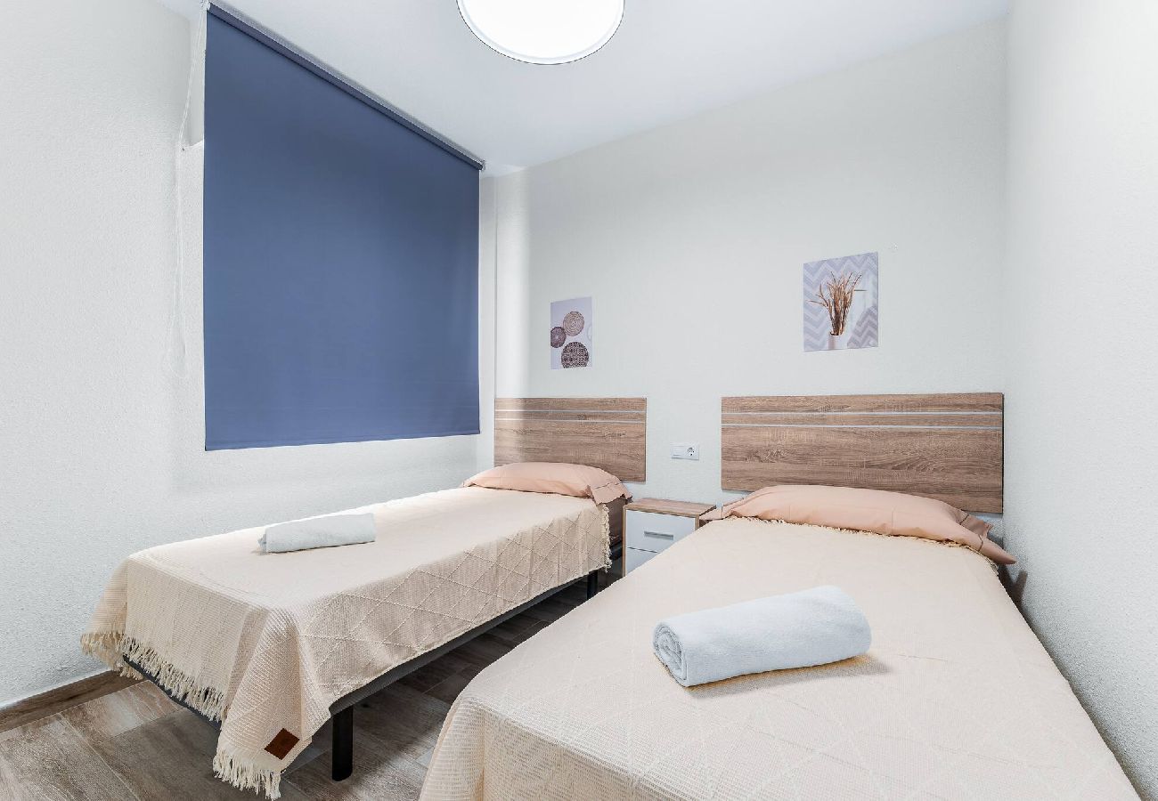 Appartement à Torrevieja - 🅃 Sunny Molino Retreat with Pool & Terrace