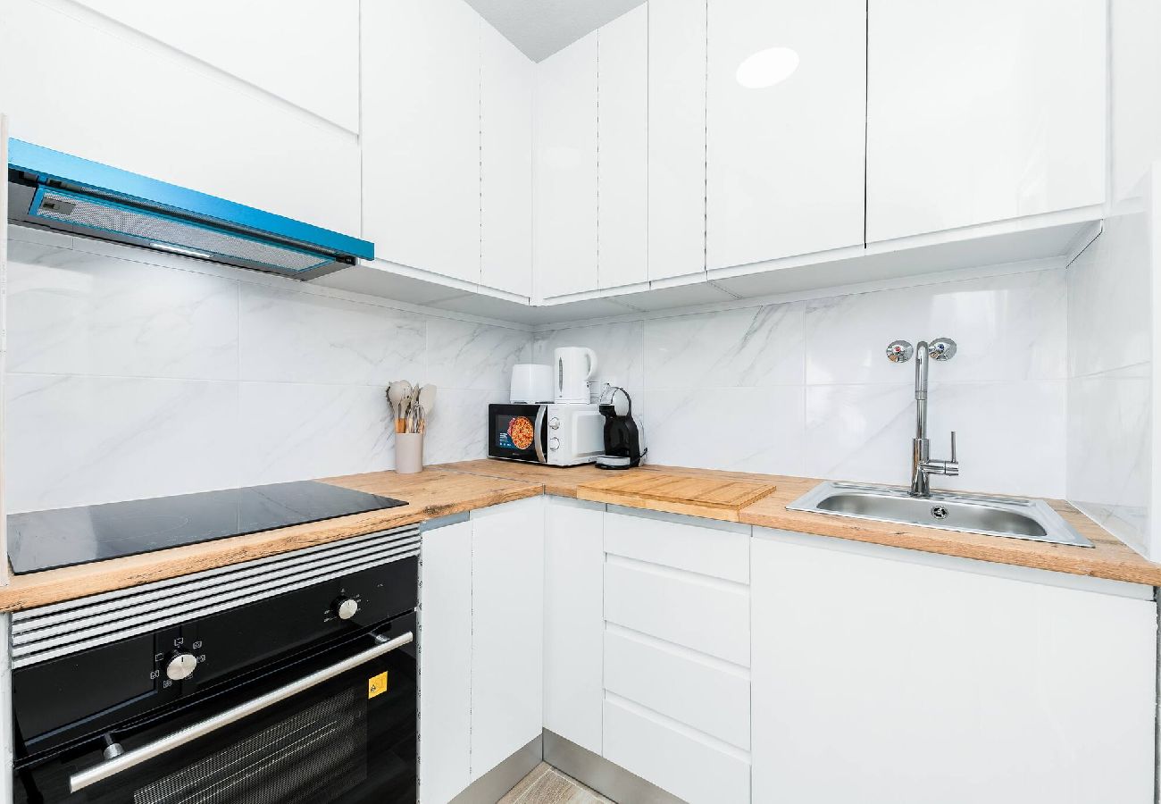 Appartement à Torrevieja - 🅃 Sunny Molino Retreat with Pool & Terrace