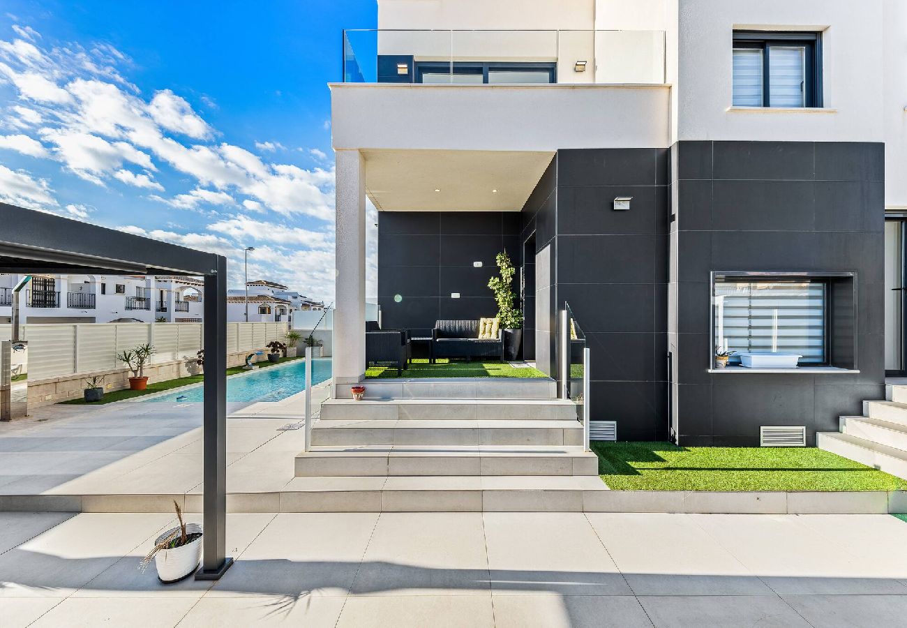 Maison à Orihuela Costa - 🅃 Villa Vera