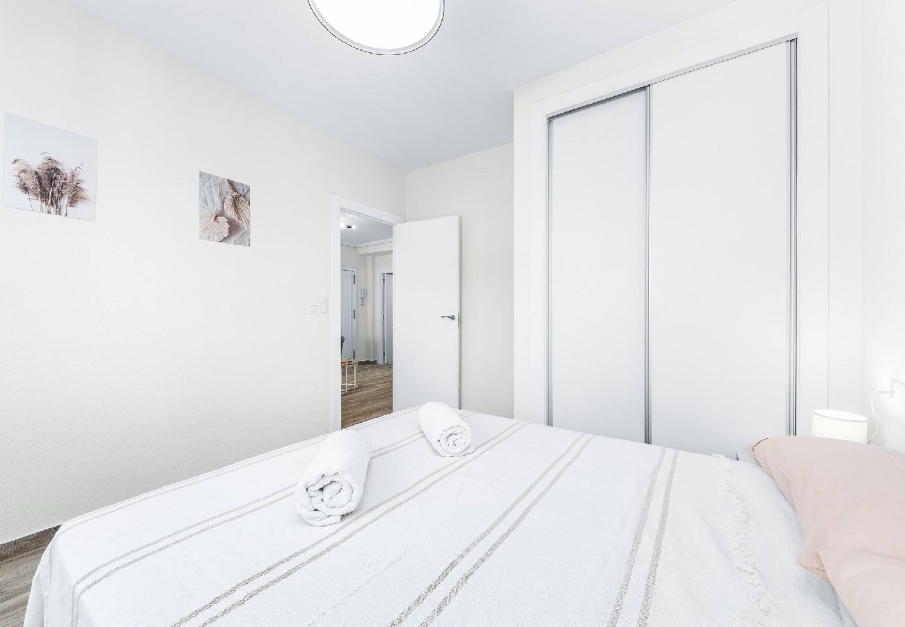 Appartement in Torrevieja - 🅃 Sunny Molino Retreat with Pool & Terrace