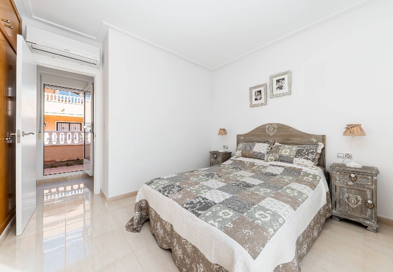 Dom w Orihuela - z.- La Zenia - Bungalow