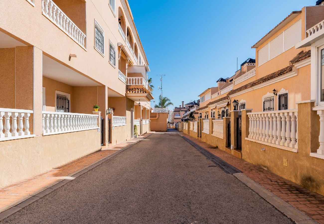 Dom w Orihuela - z.- La Zenia - Bungalow