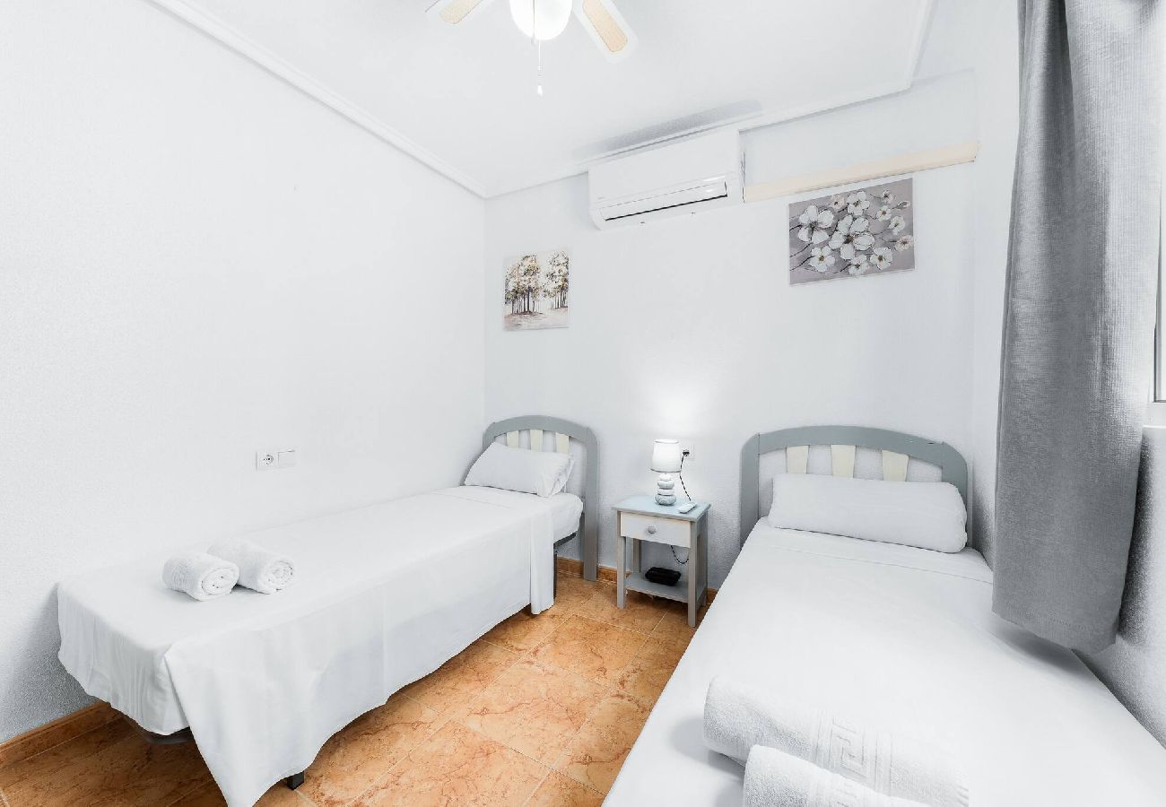 Dom w Torrevieja - 🅃 Villa Patrick - Apartamento