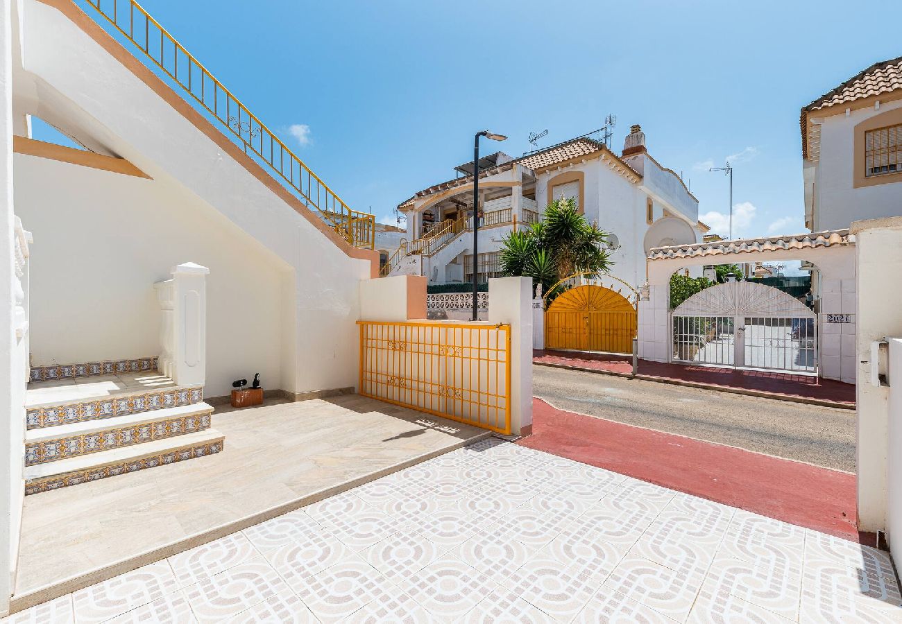 Dom w Torrevieja - 🅃 Villa Patrick - Apartamento