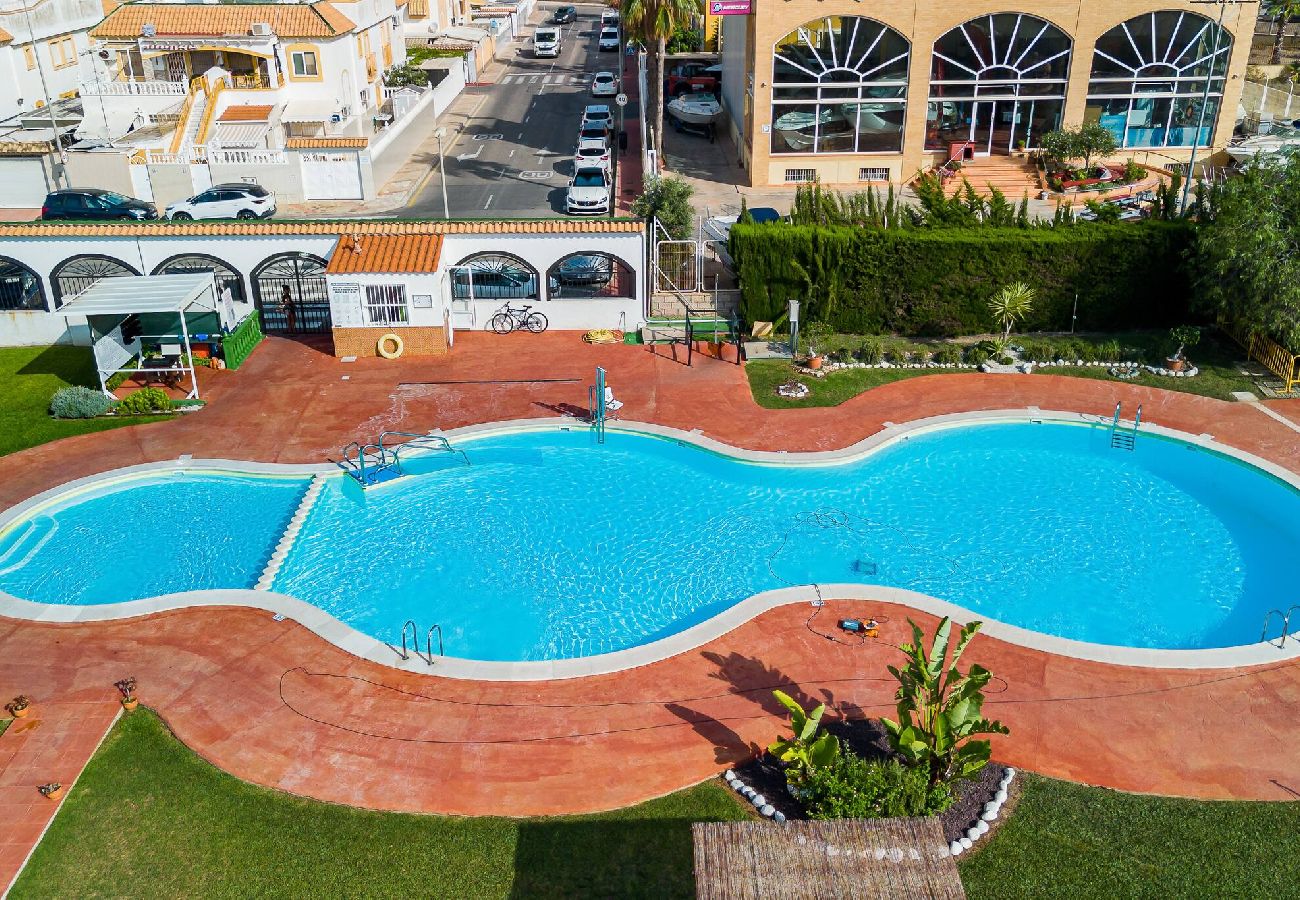 Dom w Torrevieja - 🅃 Villa Patrick - Apartamento