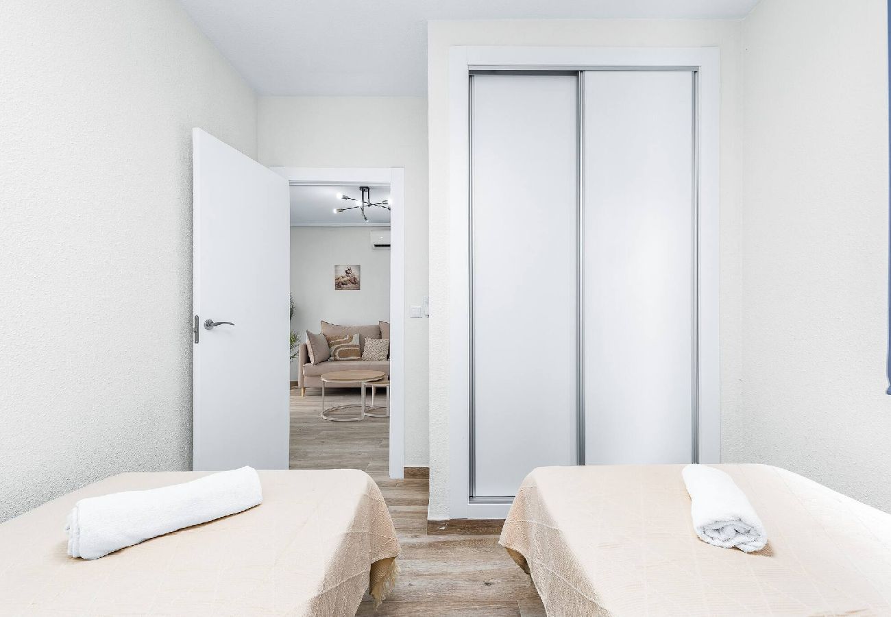 Apartament w Torrevieja - 🅃 Sunny Molino Retreat with Pool & Terrace