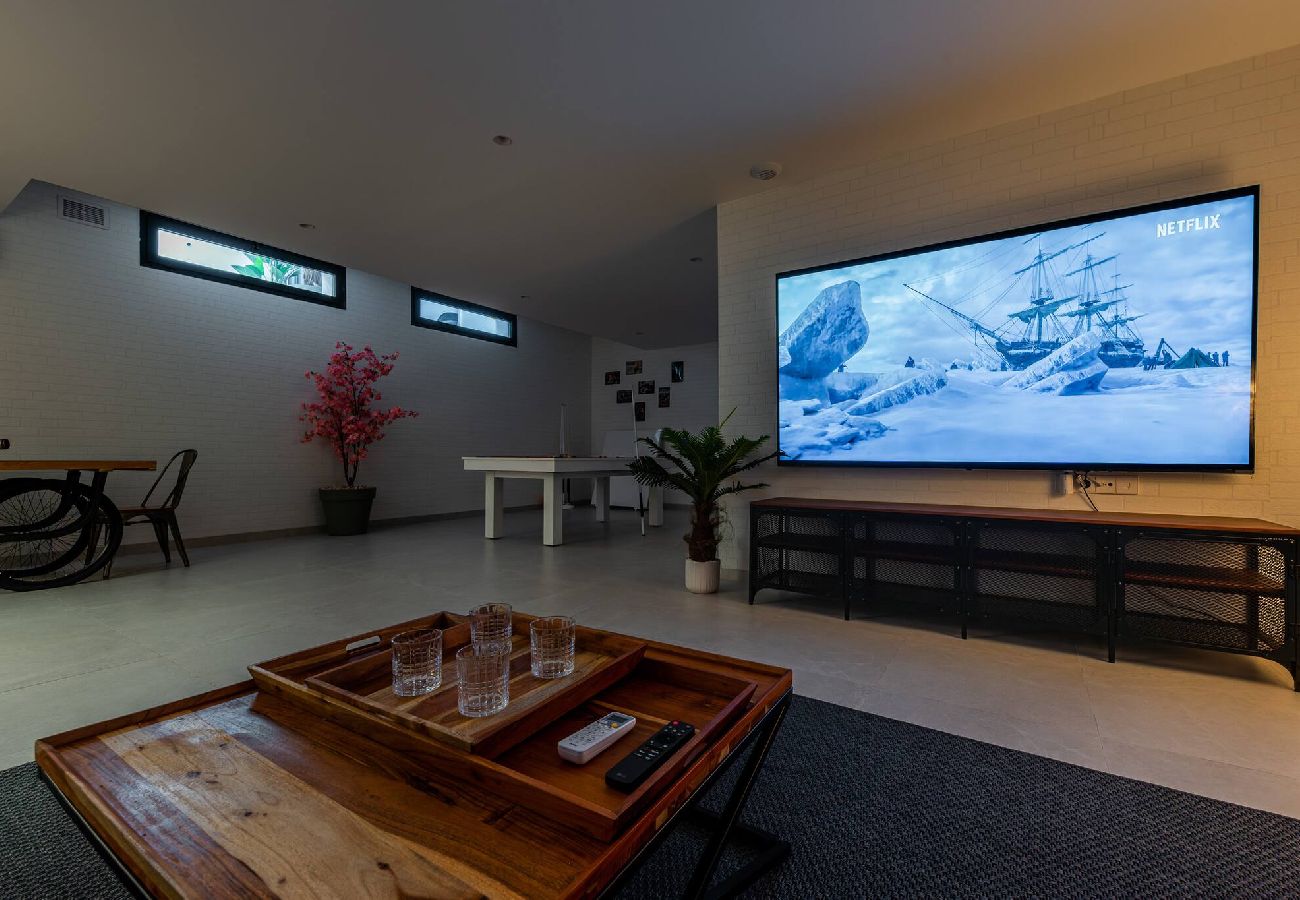 Dom w Murcia - Villa de lujo con jacuzzi, cine, billar y futbolín