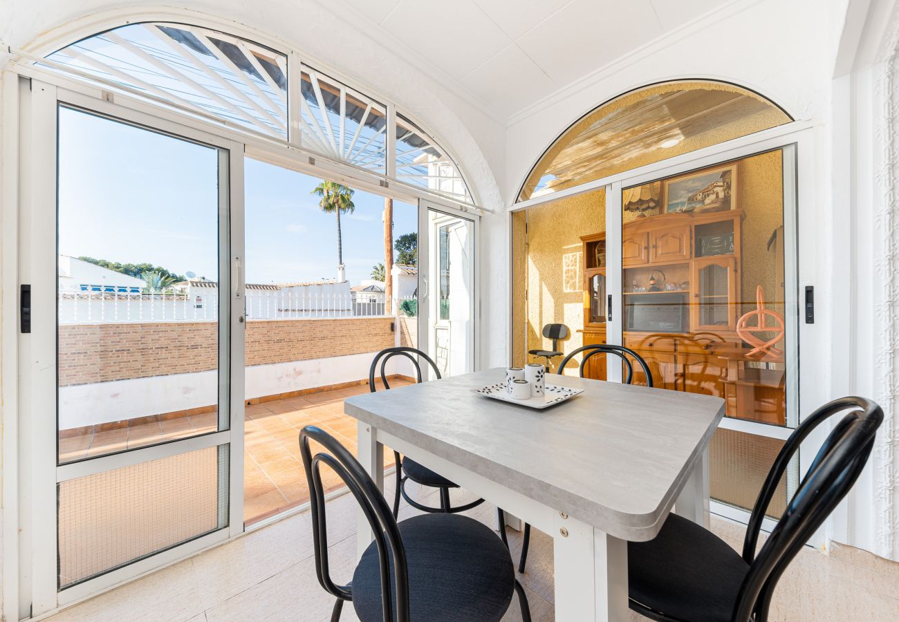 Chalet w Torrevieja - Chalet del Lago