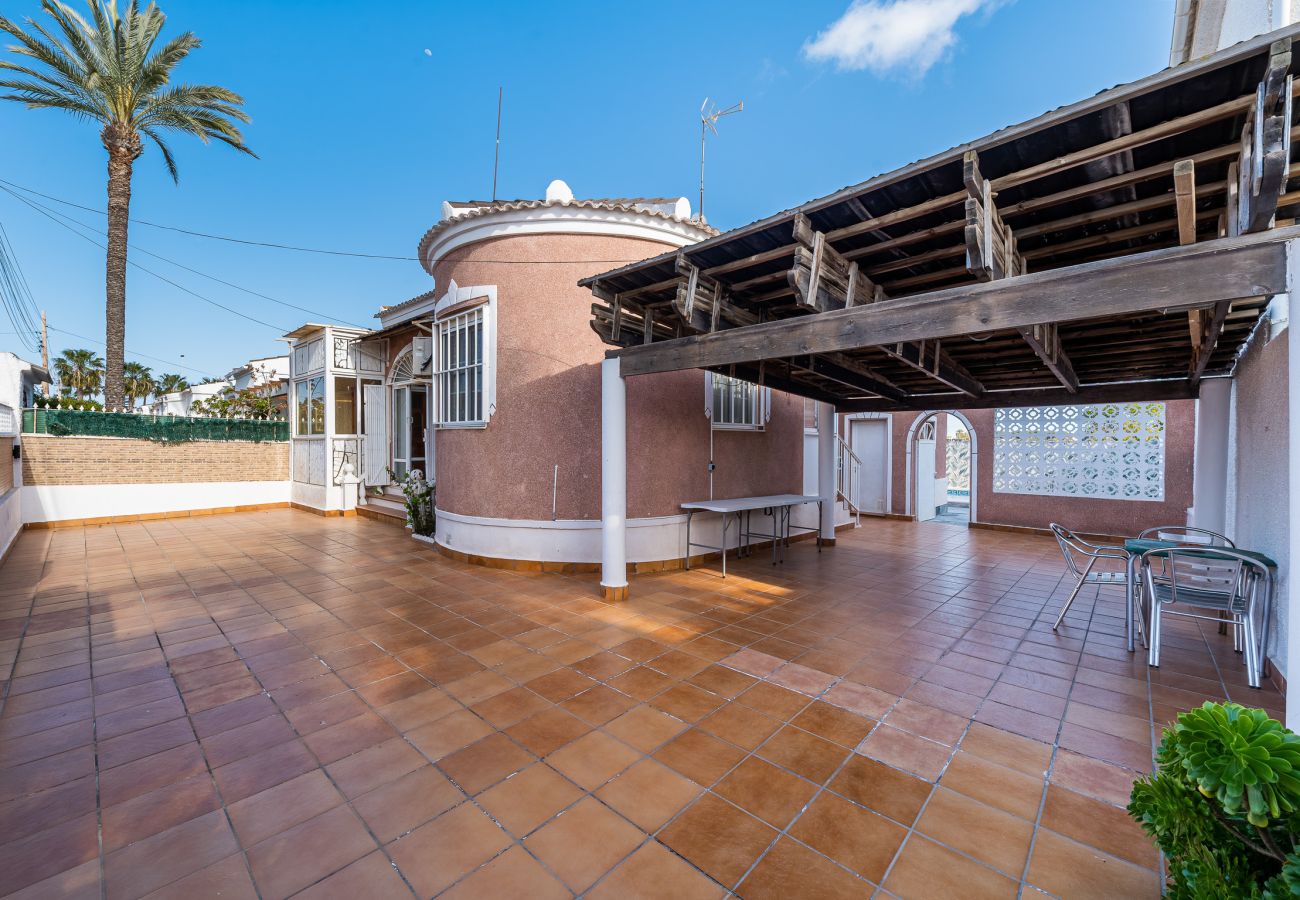 Chalet w Torrevieja - Chalet del Lago