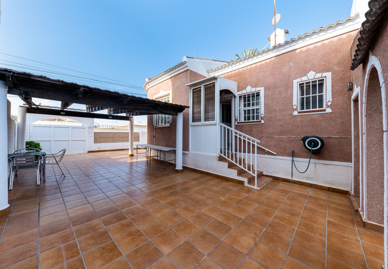 Chalet w Torrevieja - Chalet del Lago