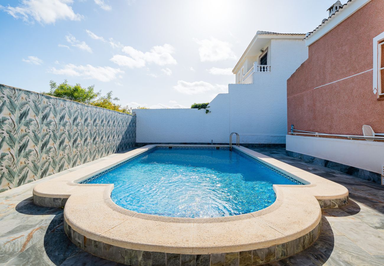 Chalet w Torrevieja - Chalet del Lago